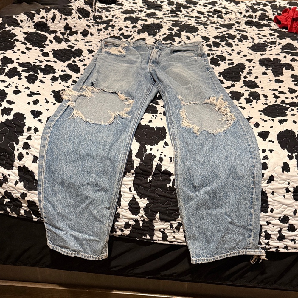 American Eagle Outfitters Light Blue Distressed Jeans